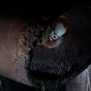 コワ~いピエロが誘ってくるよ…『IT/イット』恐怖のVR動画公開!