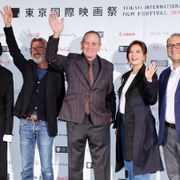トミー・リー・ジョーンズ、映画は一言で「お金」?シャレ飛ばす