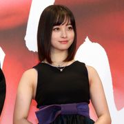 橋本環奈、大人ドレスでレッドカーペット彩る!東京国際映画祭スタート