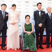 山本未來、車いすでレッドカーペット登場「転んでしまって…」