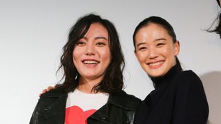 蒼井優&鈴木杏、『花とアリス』撮影中の“砂から死体”事件