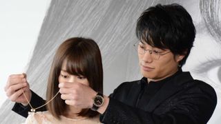桐谷美玲＆鈴木伸之“ハグつけ”に大照れ