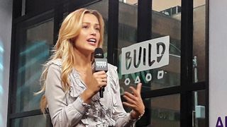 津波から奇跡の生還モデル、被災者支援の新チャリティー団体を設立