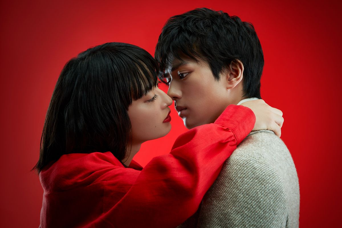 新田真剣佑、山崎賢人の恋敵に!新ドラマ“キス写真”公開 - シネマトゥデイ