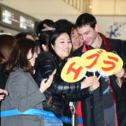 エズラ・ミラー、来日直後に20分ファンサービス!日本に来られて「スーパーハッピー」