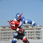 仮面ライダービルド、新フォーム公開!ラビットタンクスパークリングフォーム!
