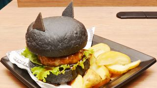 インスタ映えバッチリ？バットマンバーガー！東京コミコンDCカフェに登場