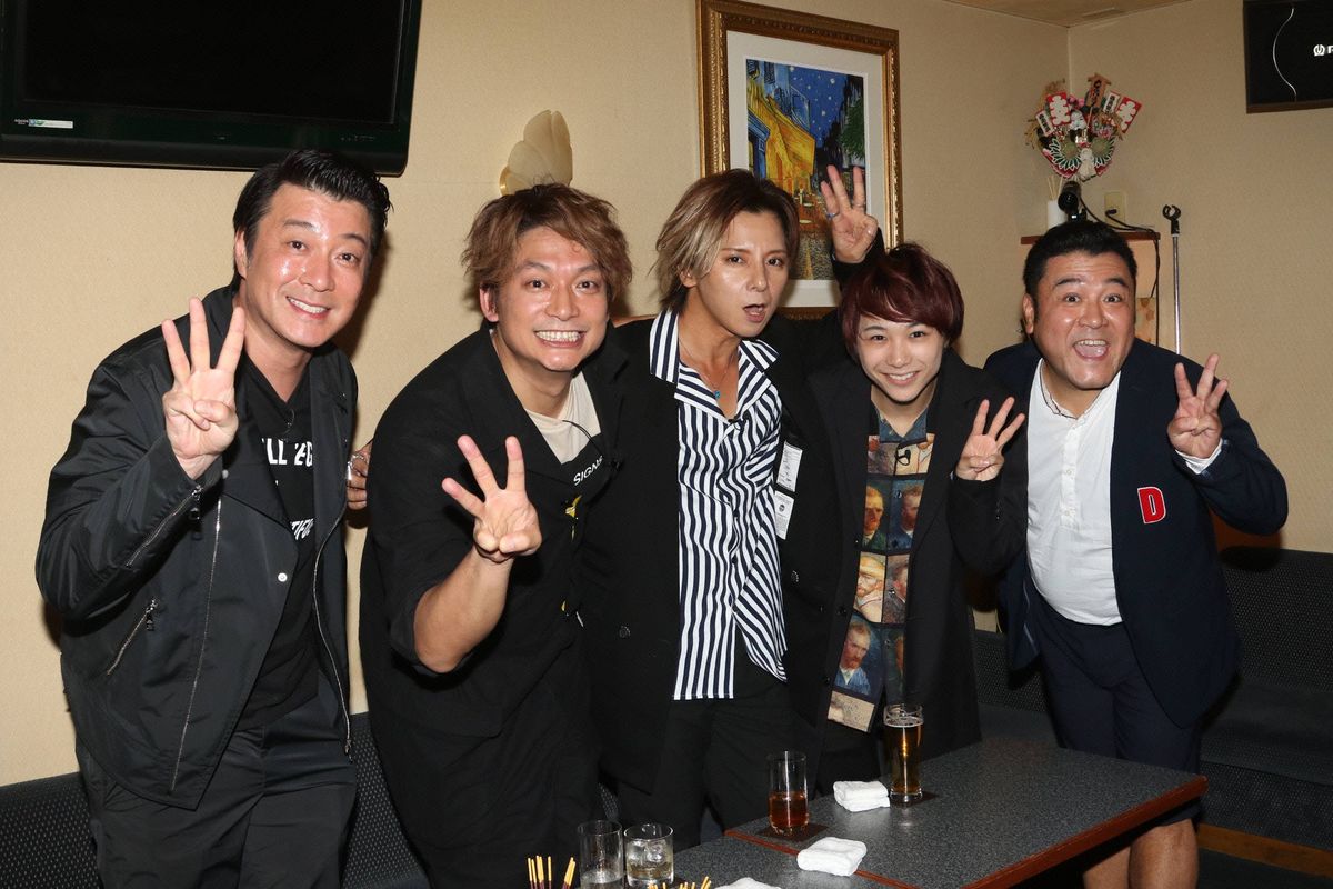 香取慎吾「人にやさしく」メンバーと再会！加藤浩次・松岡充・須賀健太そろう シネマトゥデイ