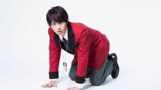 高杉真宙、犬（ポチ）になる！実写「賭ケグルイ」で四つん這い