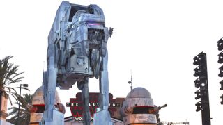 『スター・ウォーズ』新作ついにお披露目！巨大セット建設の豪華プレミアにファミリー集結！