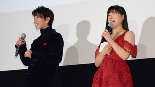 土屋太鳳、佐藤健からのサプライズ手紙に涙