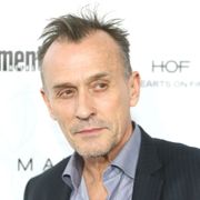 性的暴行疑惑の「プリズン・ブレイク」ティーバッグ俳優、レギュラー番組の降板なし