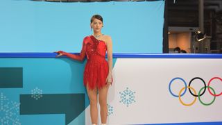 綾瀬はるか、フィギュアスケート衣装が美しい！高橋大輔とCM共演