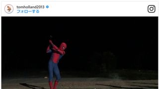 上手すぎる！トム・ホランド、スパイダーマンスーツでゴルフ