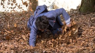 山田孝之の人間離れ　ガチで穴掘り「モンハン」CMが話題に