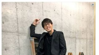 竹内涼真の黒スーツ&メガネ姿に妄想殺到「こんな先生いたら…」