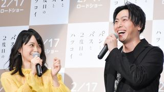 深川麻衣&山下健二郎、大雪の“ホワイト上映会”に笑顔