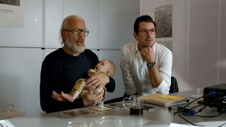 白シャツ最高！マッツ・ミケルセンを生んだデンマークから新たなイケオジ現る