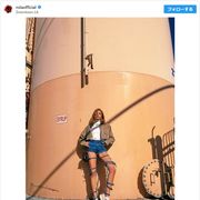 脚ながーっ!ローラ、驚異のスタイル写真に注目
