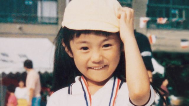 深田恭子、幼少期の秘蔵写真を初公開！同じポーズでキュートさ爆発