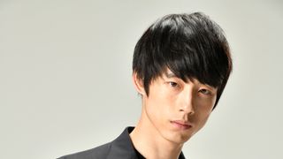 坂口健太郎、ドラマ初主演で警察官に！過去と現在が交差…未解決事件に挑む