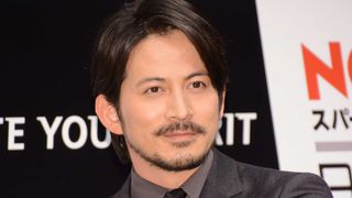 岡田准一、口ひげ&顎ひげでワイルドに変身!宮崎あおいとの結婚後初の公の場