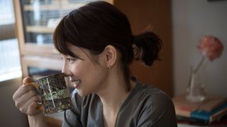 本人も驚き!石田ゆり子のフォト&エッセイ集が超人気