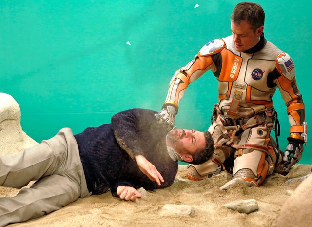 写真は『オデッセイ』衣装のマット・デイモンに攻撃されるジミー・キンメル(2016年)