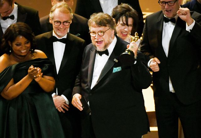 作品賞を受賞した『シェイプ・オブ・ウォーター』チーム