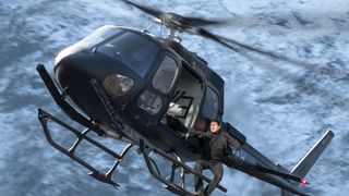 トム・クルーズ、危険ヘリスタントも自分で操縦！もはや映画なメイキング映像