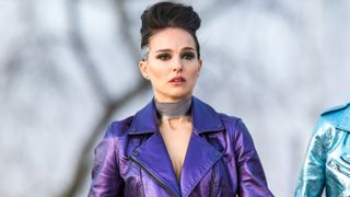 ナタリー・ポートマン、驚きのヘアスタイル!ロックスター衣装がキャッチされる