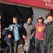 チュート徳井、同居人・桝本壮志が原作を手がけた長編に主演! 小沢一敬も参戦で撮影現場は和気あいあい!