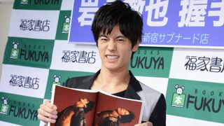 自己採点100点!「仮面ライダーエグゼイド」岩永徹也、初写真集「遺影に」