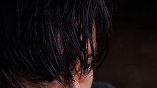 一体何が…松坂桃李、衝撃の血しぶきショット！