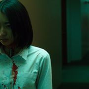 血まみれ女子高生…!武田玲奈『人狼ゲーム』場面写真&新予告編