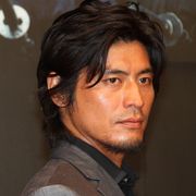 坂口憲二、難病で活動休止…ファン悲痛もエールの声続々