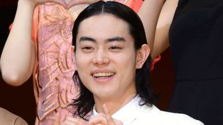 菅田将暉、スタッフ・キャストに自腹でお寿司！不意打ちも快諾