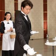 上川隆也の執事ぶりに共演者メロメロ…佐藤二朗の嫁も見とれる