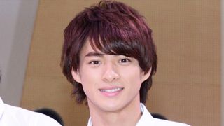 平野紫耀、イケメン対応!女子高生の身代わりでダブル天龍チョップ