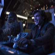 スター・ウォーズ新作、若きハン・ソロと幼なじみの関係とは?主演俳優が語る