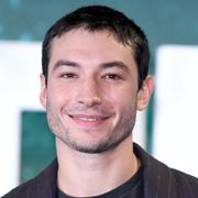 若き日のサルバドール・ダリ役にエズラ・ミラー