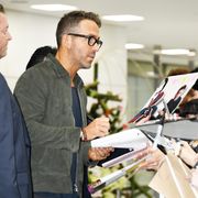 デッドプール俳優ライアン・レイノルズが日本到着!空港にファン集結