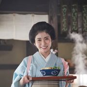 松岡茉優「丸亀製麺」二代目おかみに就任!新CMでさわやか着物姿