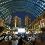 恵比寿でPICNIC CINEMA!夜の野外で映画上映