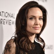 アリスとピーター・パンが兄妹に!アンジェリーナ・ジョリー出演