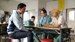 『空飛ぶタイヤ』長瀬智也×ジャニーズJr.阿部顕嵐の場面写真が公開