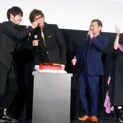 山寺宏一に梶裕貴がケーキをア~ン!57歳の誕生日を祝福