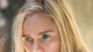J・フランコ監督『フューチャーワールド』美女アンドロイドの新ビジュアル公開