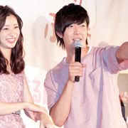 『キスできる餃子』足立梨花&田村侑久、オソロコーデで息のぴったりのコンビぶり