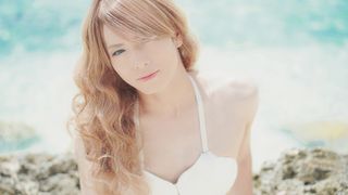 中村優一、貝殻ビキニで美女に変身!2019カレンダーで!